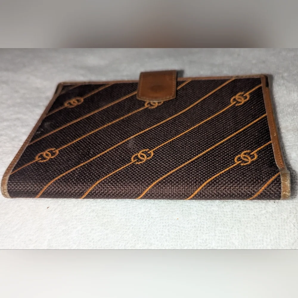 Brown Leather Designer Wallet with Vintage Pattern and Structured Design